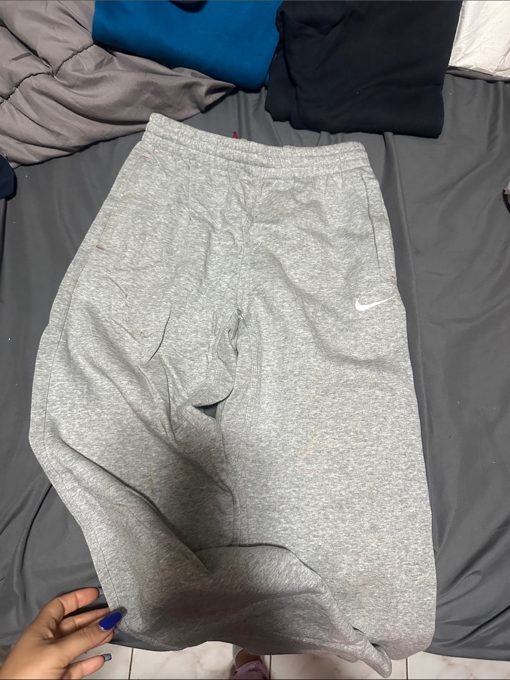 Nike Kids Light Gray Heather Sweatpants with White Swoosh